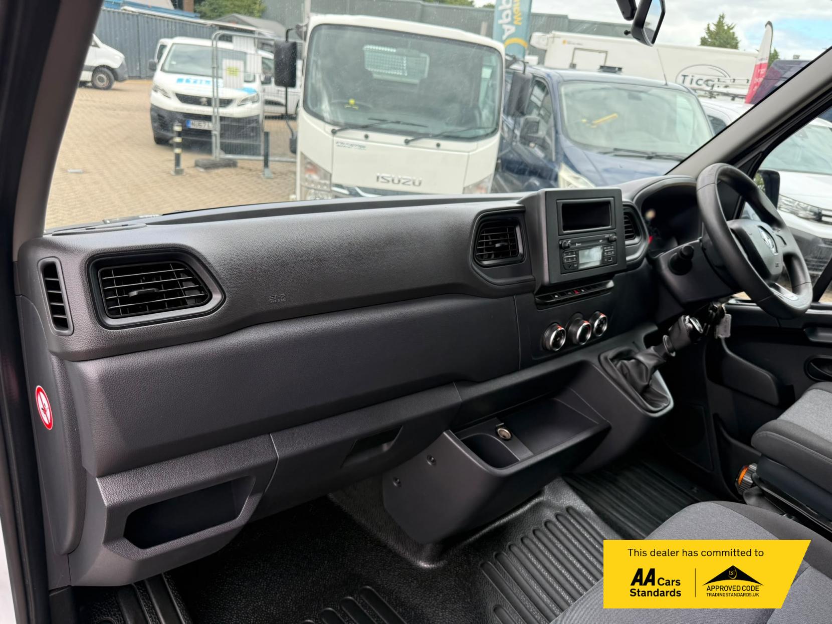 2020 Renault Master 2.3 dCi 35 Business Tipper 2dr Diesel Manual FWD LWB Euro 6 (Aluminium, Tool Box) (135 ps) - Thumbnail 36