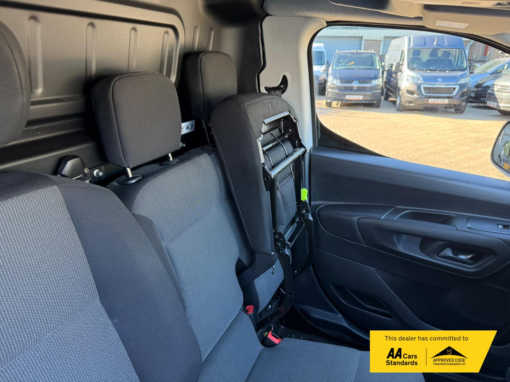 2023 Vauxhall Combo 1.5 Turbo D 2300 Pro Panel Van 5dr Diesel Manual L1 H1 Euro 6 (s/s) (100 ps) - Thumbnail 26