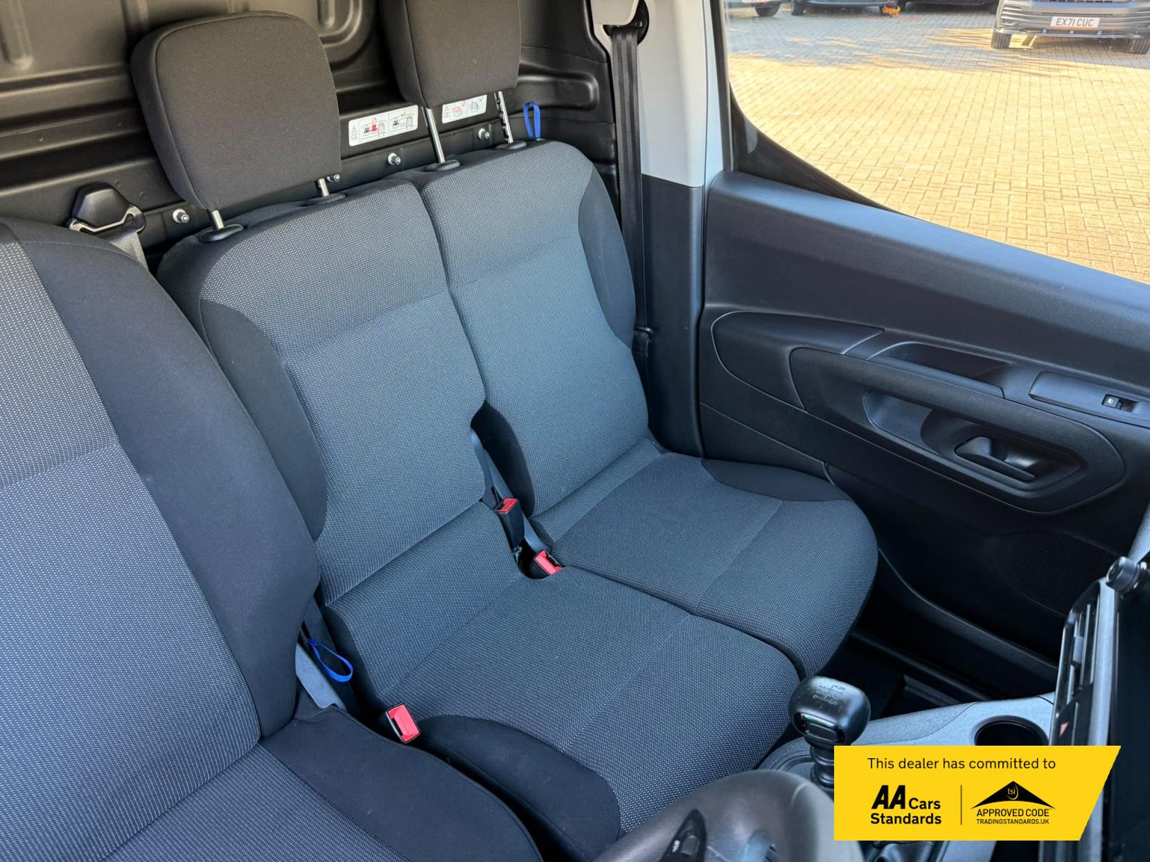 2023 Vauxhall Combo 1.5 Turbo D 2300 Pro Panel Van 5dr Diesel Manual L1 H1 Euro 6 (s/s) (100 ps) - Thumbnail 22
