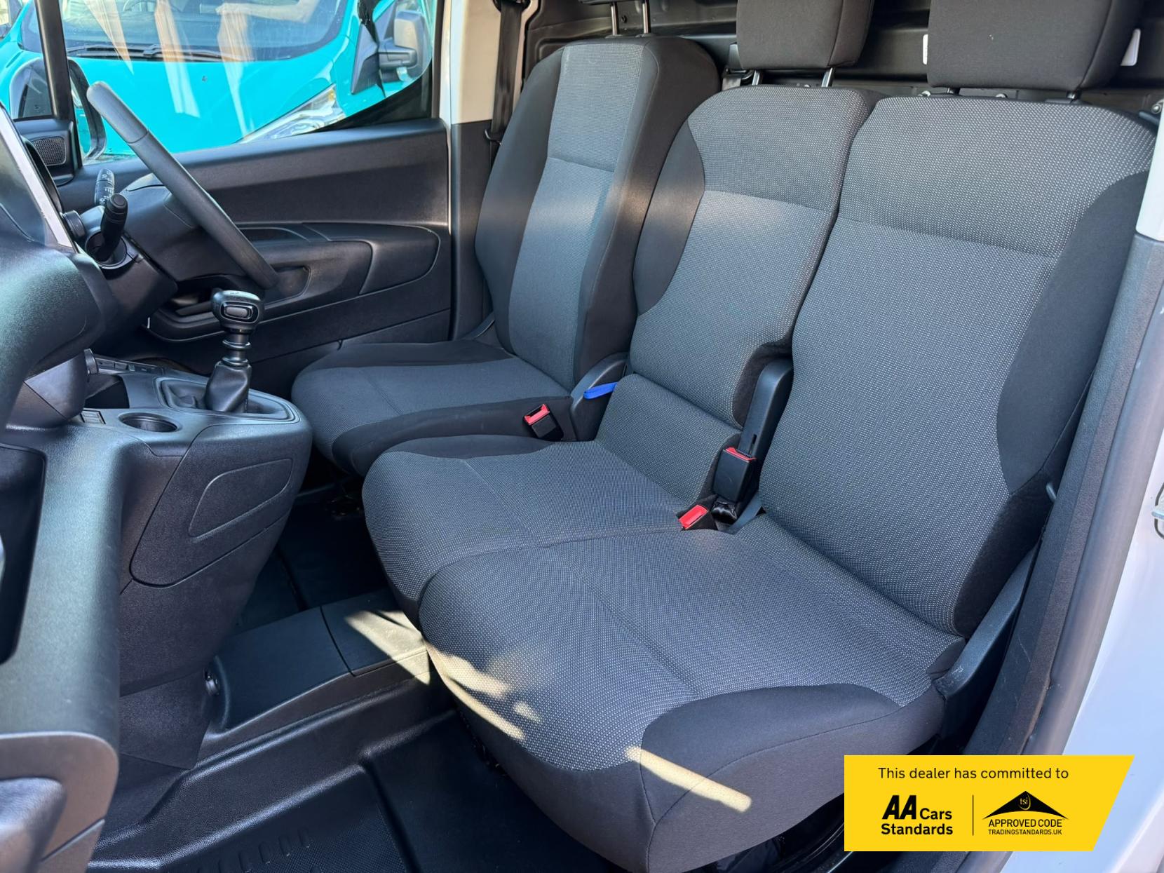 2023 Vauxhall Combo 1.5 Turbo D 2300 Pro Panel Van 5dr Diesel Manual L1 H1 Euro 6 (s/s) (100 ps) - Thumbnail 21