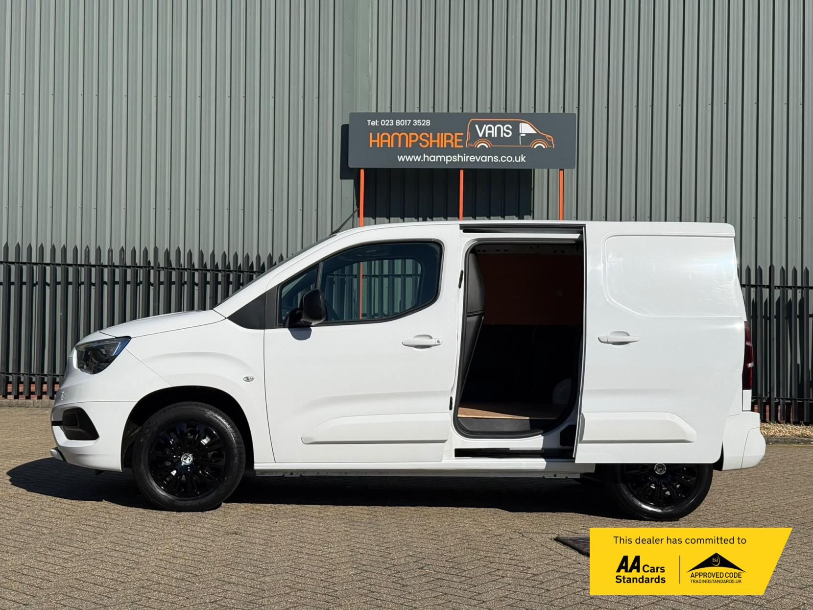 2023 Vauxhall Combo 1.5 Turbo D 2300 Pro Panel Van 5dr Diesel Manual L1 H1 Euro 6 (s/s) (100 ps) - Thumbnail 7