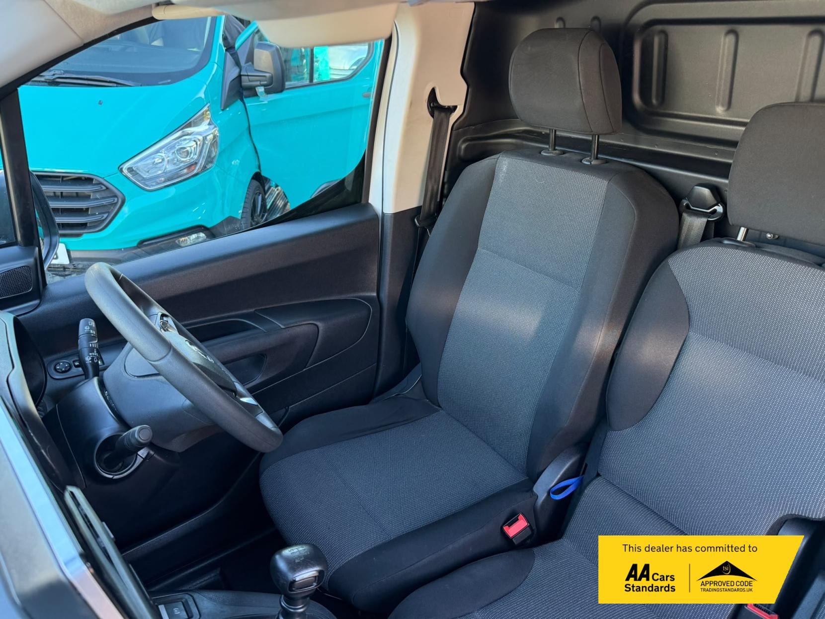 2023 Vauxhall Combo 1.5 Turbo D 2300 Pro Panel Van 5dr Diesel Manual L1 H1 Euro 6 (s/s) (100 ps) - Thumbnail 20