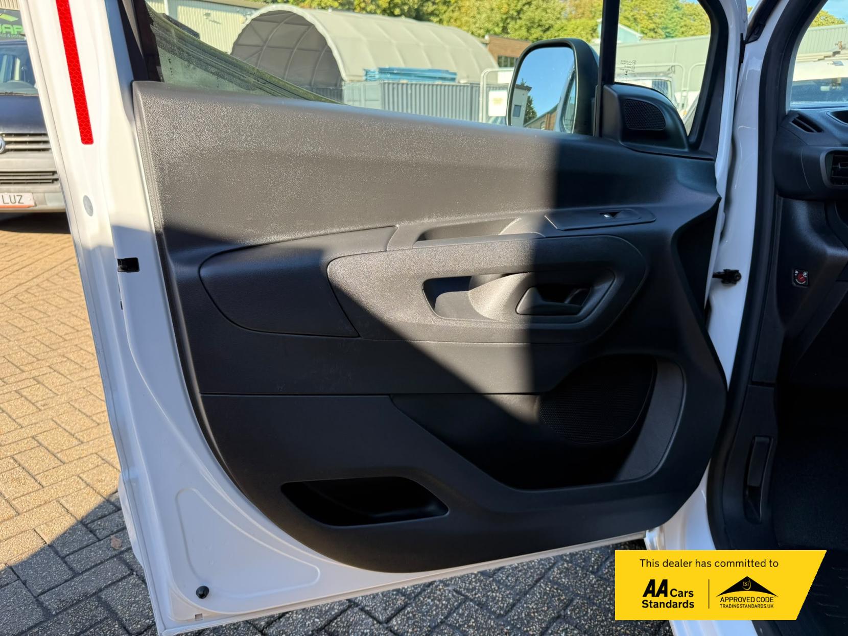 2023 Vauxhall Combo 1.5 Turbo D 2300 Pro Panel Van 5dr Diesel Manual L1 H1 Euro 6 (s/s) (100 ps) - Thumbnail 28