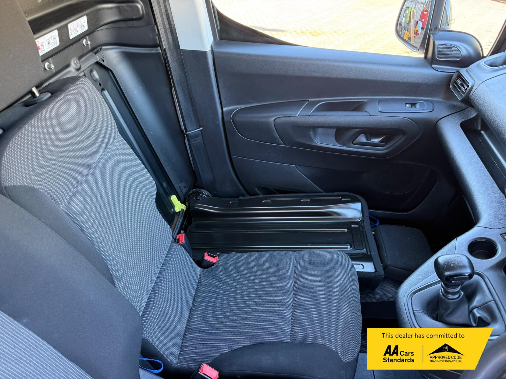 2023 Vauxhall Combo 1.5 Turbo D 2300 Pro Panel Van 5dr Diesel Manual L1 H1 Euro 6 (s/s) (100 ps) - Thumbnail 27
