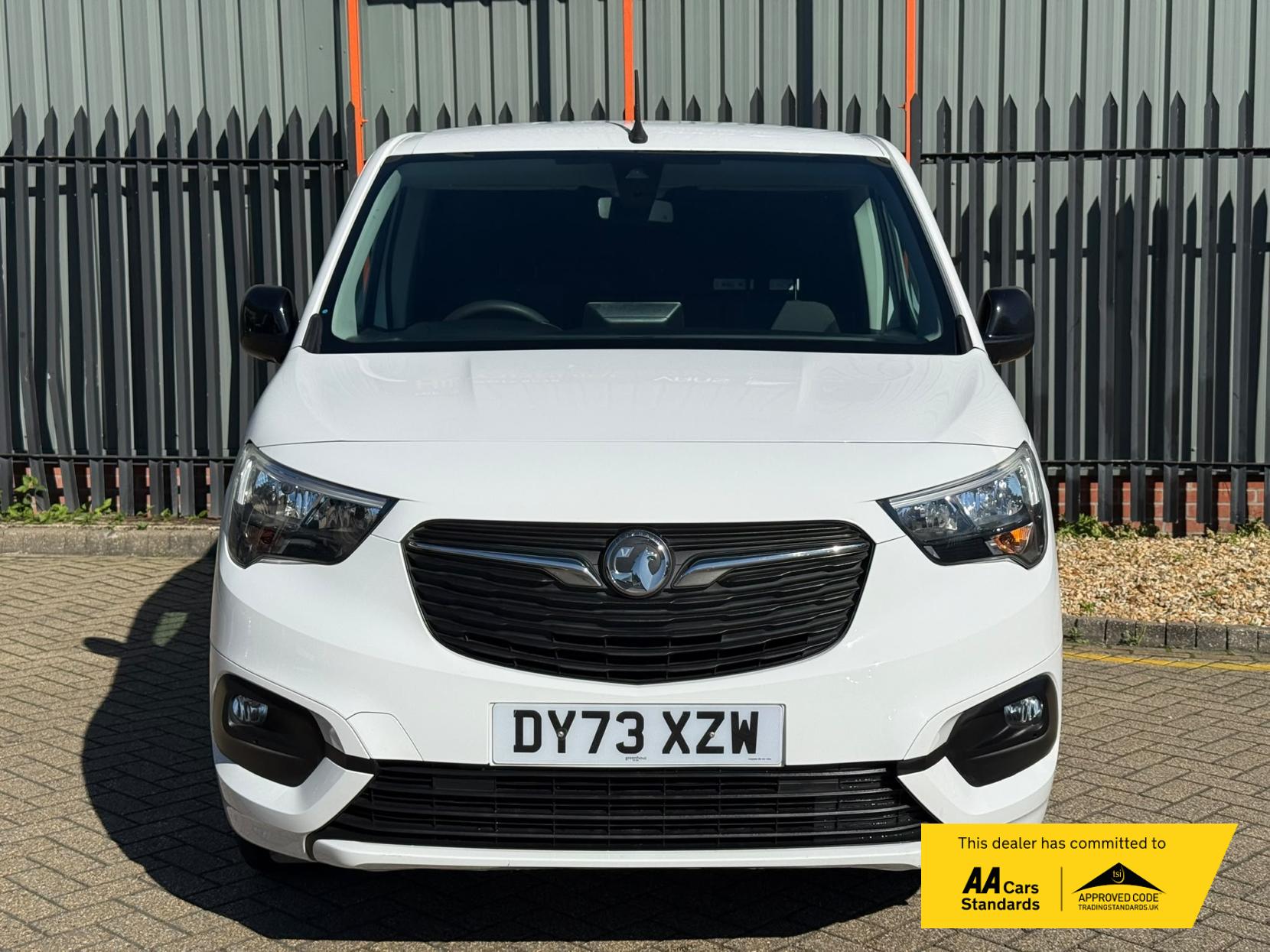 2023 Vauxhall Combo 1.5 Turbo D 2300 Pro Panel Van 5dr Diesel Manual L1 H1 Euro 6 (s/s) (100 ps) - Thumbnail 8
