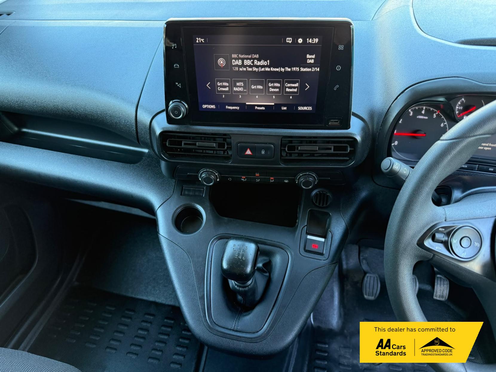 2023 Vauxhall Combo 1.5 Turbo D 2300 Pro Panel Van 5dr Diesel Manual L1 H1 Euro 6 (s/s) (100 ps) - Thumbnail 40