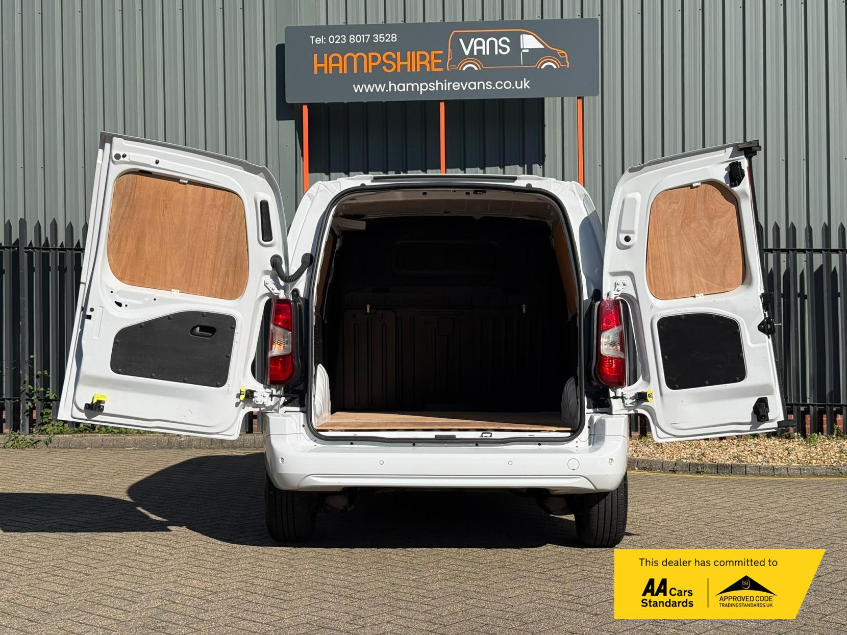 2023 Vauxhall Combo 1.5 Turbo D 2300 Pro Panel Van 5dr Diesel Manual L1 H1 Euro 6 (s/s) (100 ps) - Thumbnail 11