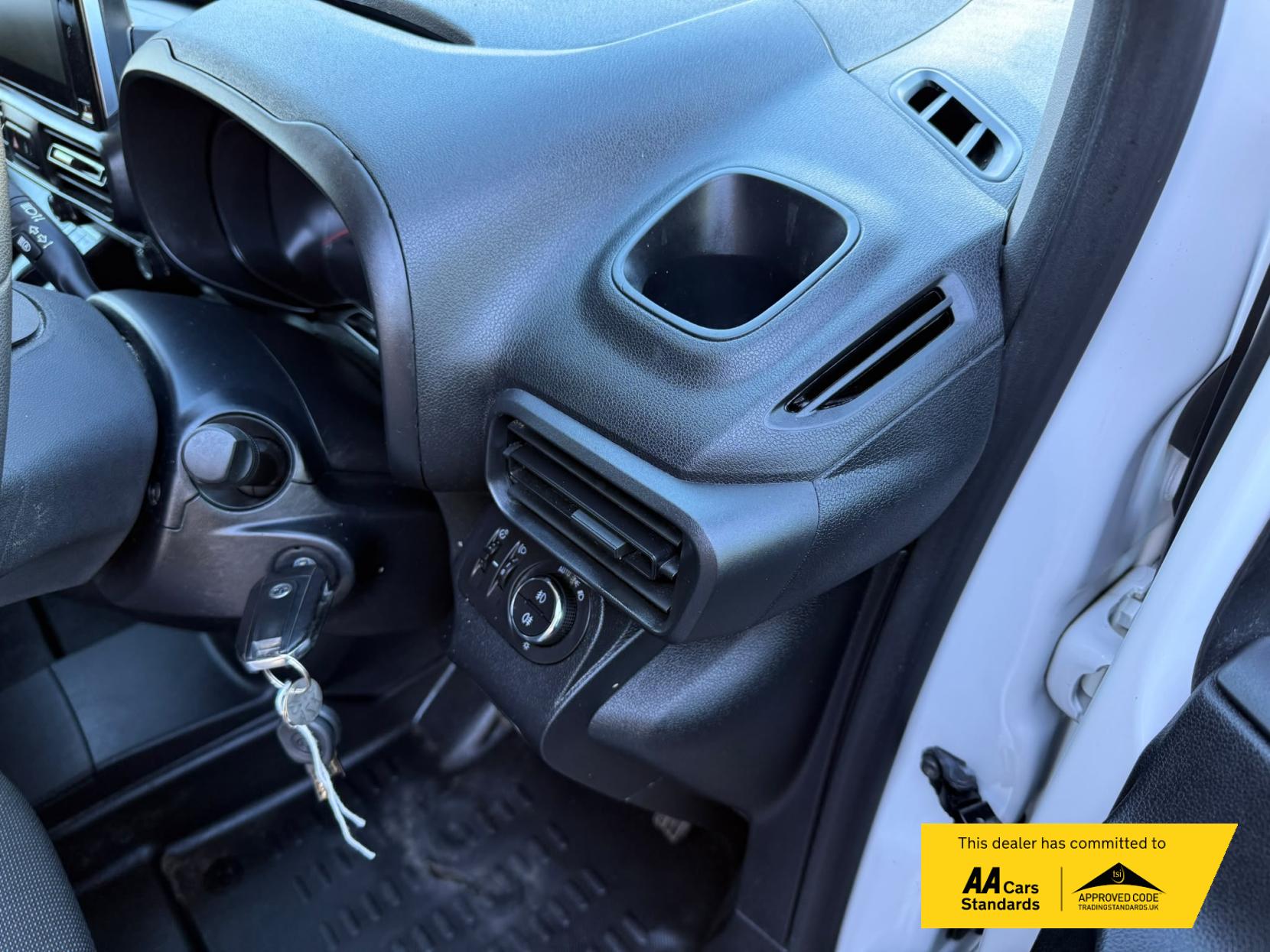 2023 Vauxhall Combo 1.5 Turbo D 2300 Pro Panel Van 5dr Diesel Manual L1 H1 Euro 6 (s/s) (100 ps) - Thumbnail 53