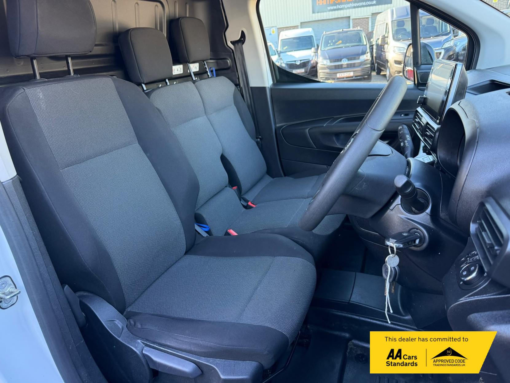 2023 Vauxhall Combo 1.5 Turbo D 2300 Pro Panel Van 5dr Diesel Manual L1 H1 Euro 6 (s/s) (100 ps) - Thumbnail 19
