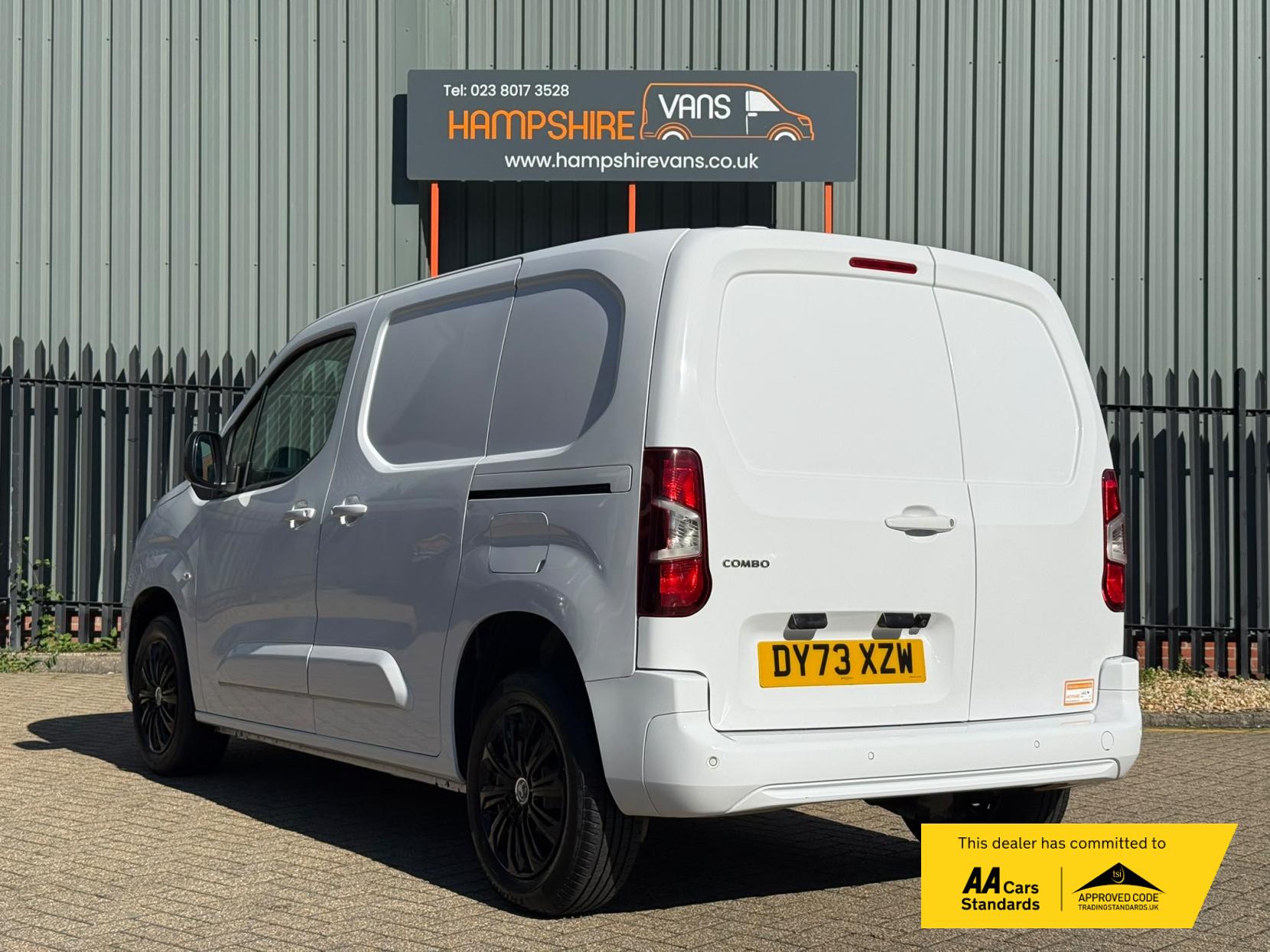 2023 Vauxhall Combo 1.5 Turbo D 2300 Pro Panel Van 5dr Diesel Manual L1 H1 Euro 6 (s/s) (100 ps) - Thumbnail 4