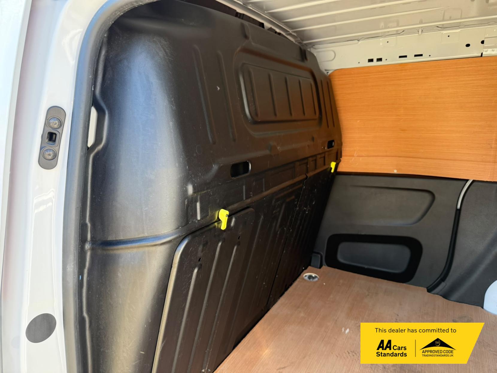 2023 Vauxhall Combo 1.5 Turbo D 2300 Pro Panel Van 5dr Diesel Manual L1 H1 Euro 6 (s/s) (100 ps) - Thumbnail 17