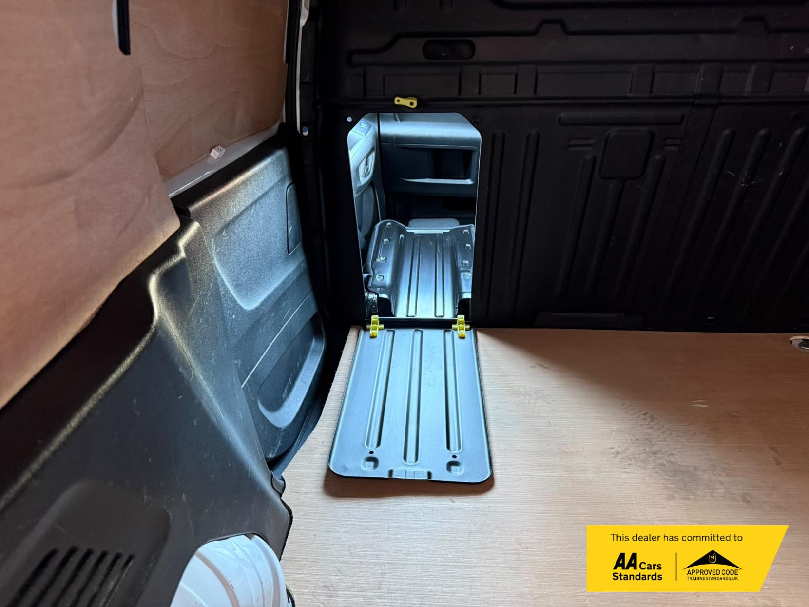 2023 Vauxhall Combo 1.5 Turbo D 2300 Pro Panel Van 5dr Diesel Manual L1 H1 Euro 6 (s/s) (100 ps) - Thumbnail 15