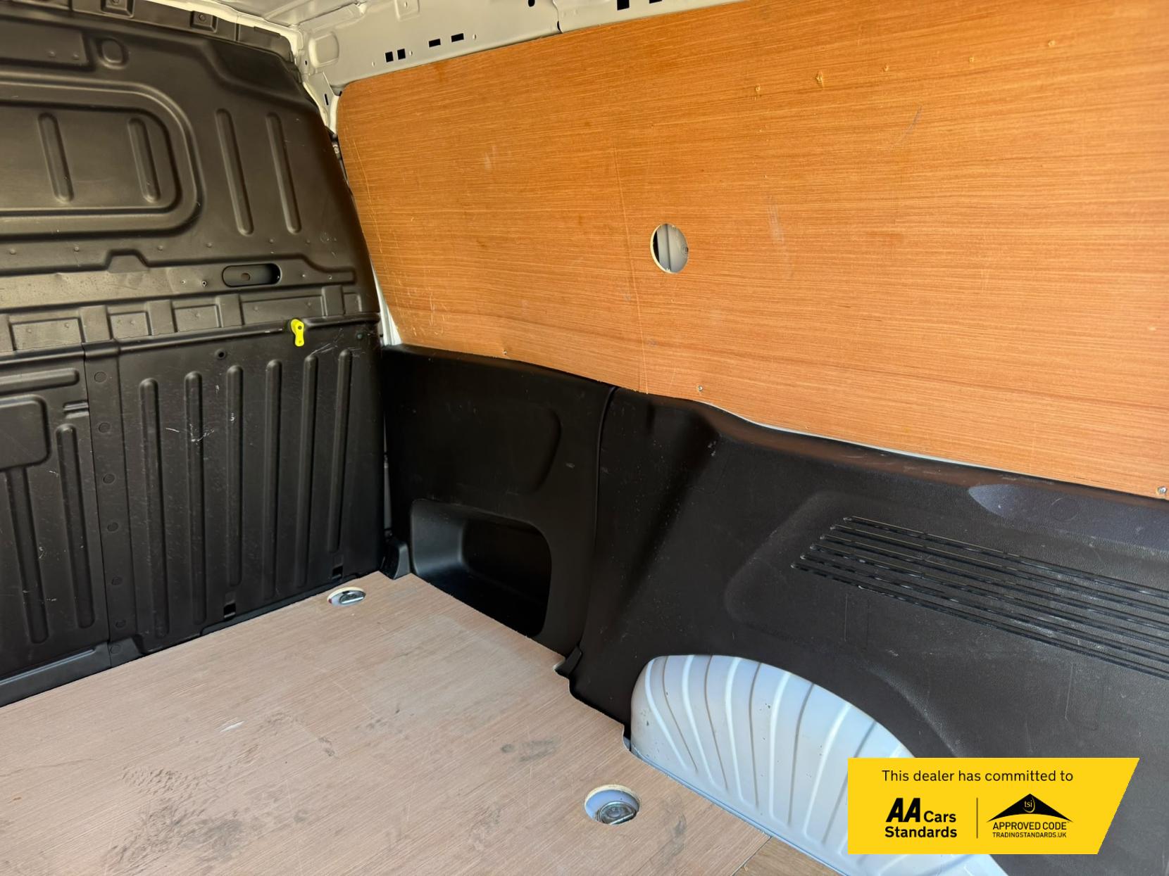 2023 Vauxhall Combo 1.5 Turbo D 2300 Pro Panel Van 5dr Diesel Manual L1 H1 Euro 6 (s/s) (100 ps) - Thumbnail 16