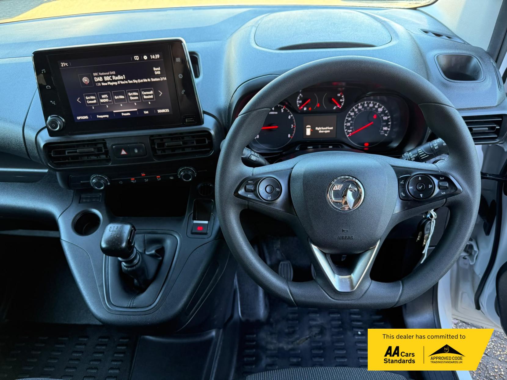 2023 Vauxhall Combo 1.5 Turbo D 2300 Pro Panel Van 5dr Diesel Manual L1 H1 Euro 6 (s/s) (100 ps) - Thumbnail 31