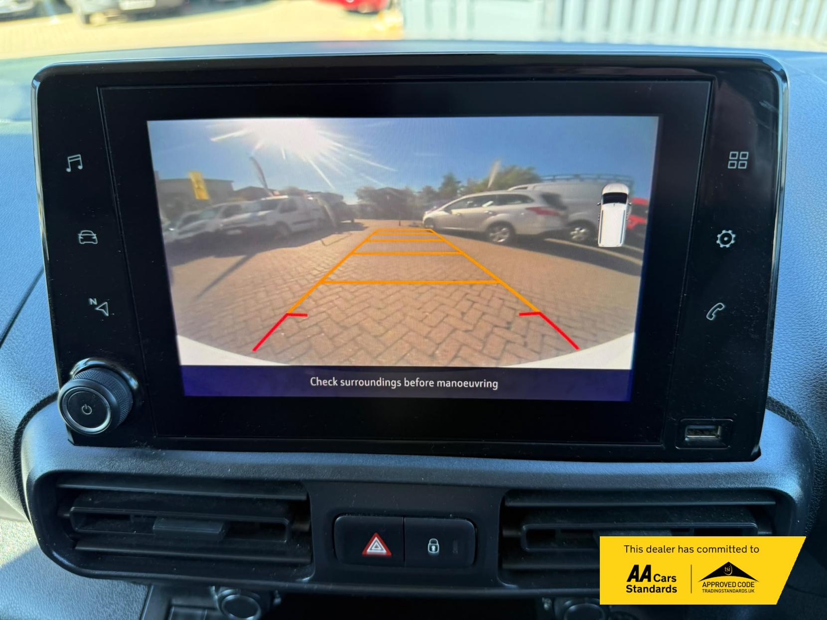 2023 Vauxhall Combo 1.5 Turbo D 2300 Pro Panel Van 5dr Diesel Manual L1 H1 Euro 6 (s/s) (100 ps) - Thumbnail 32
