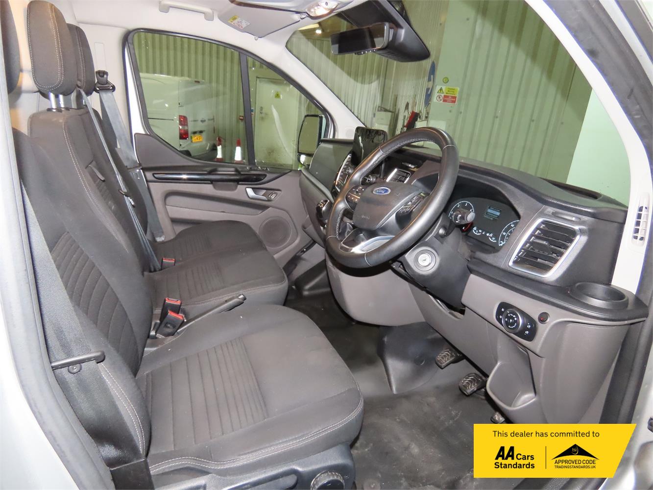 2023 Ford Transit Custom 2.0 300 EcoBlue Limited Panel Van 5dr Diesel Manual L2 H1 Euro 6 (s/s) (130 ps) - Thumbnail 8