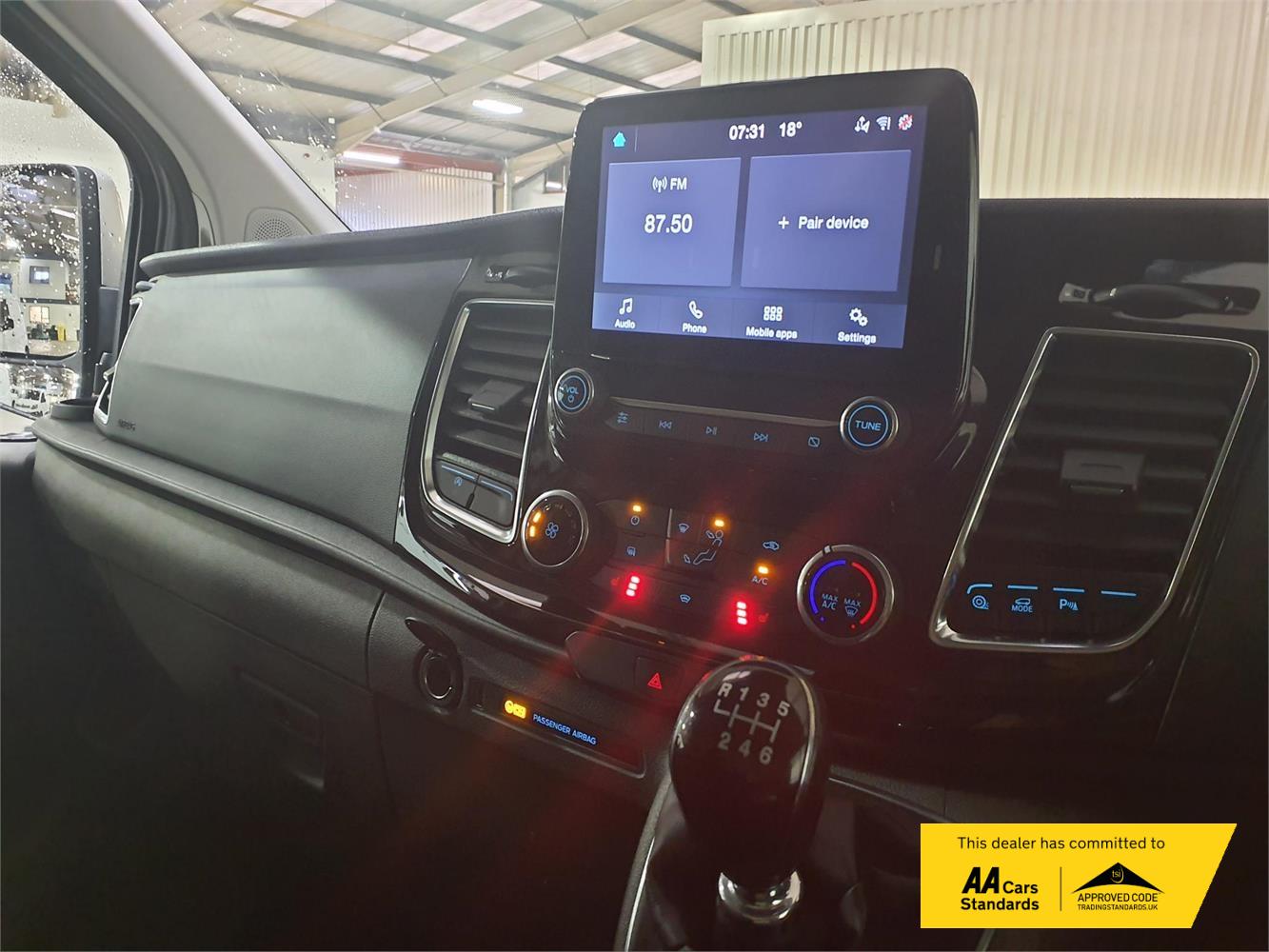 2023 Ford Transit Custom 2.0 300 EcoBlue Limited Panel Van 5dr Diesel Manual L2 H1 Euro 6 (s/s) (130 ps) - Thumbnail 5