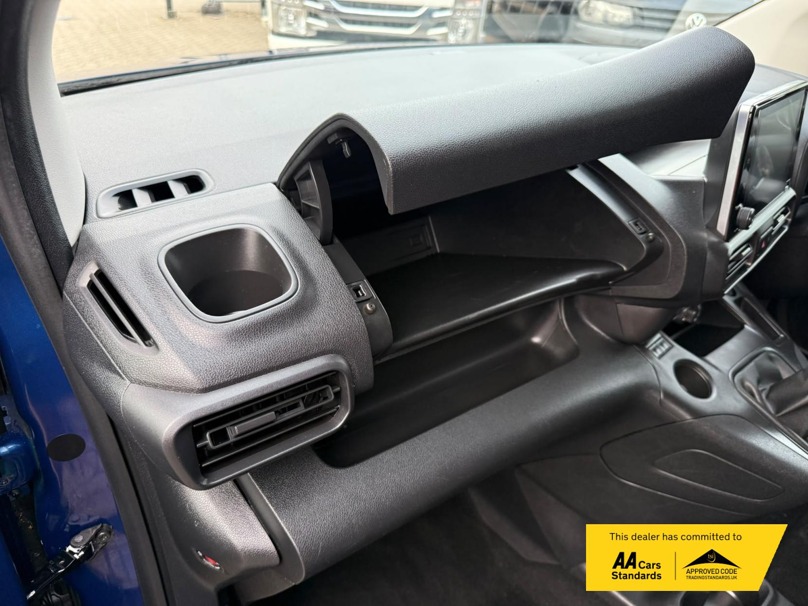 2020 Vauxhall Combo 1.5 Turbo D 2000 Sportive Panel Van 4dr Diesel Manual L1 H1 Euro 6 (s/s) (100 ps) - Thumbnail 32