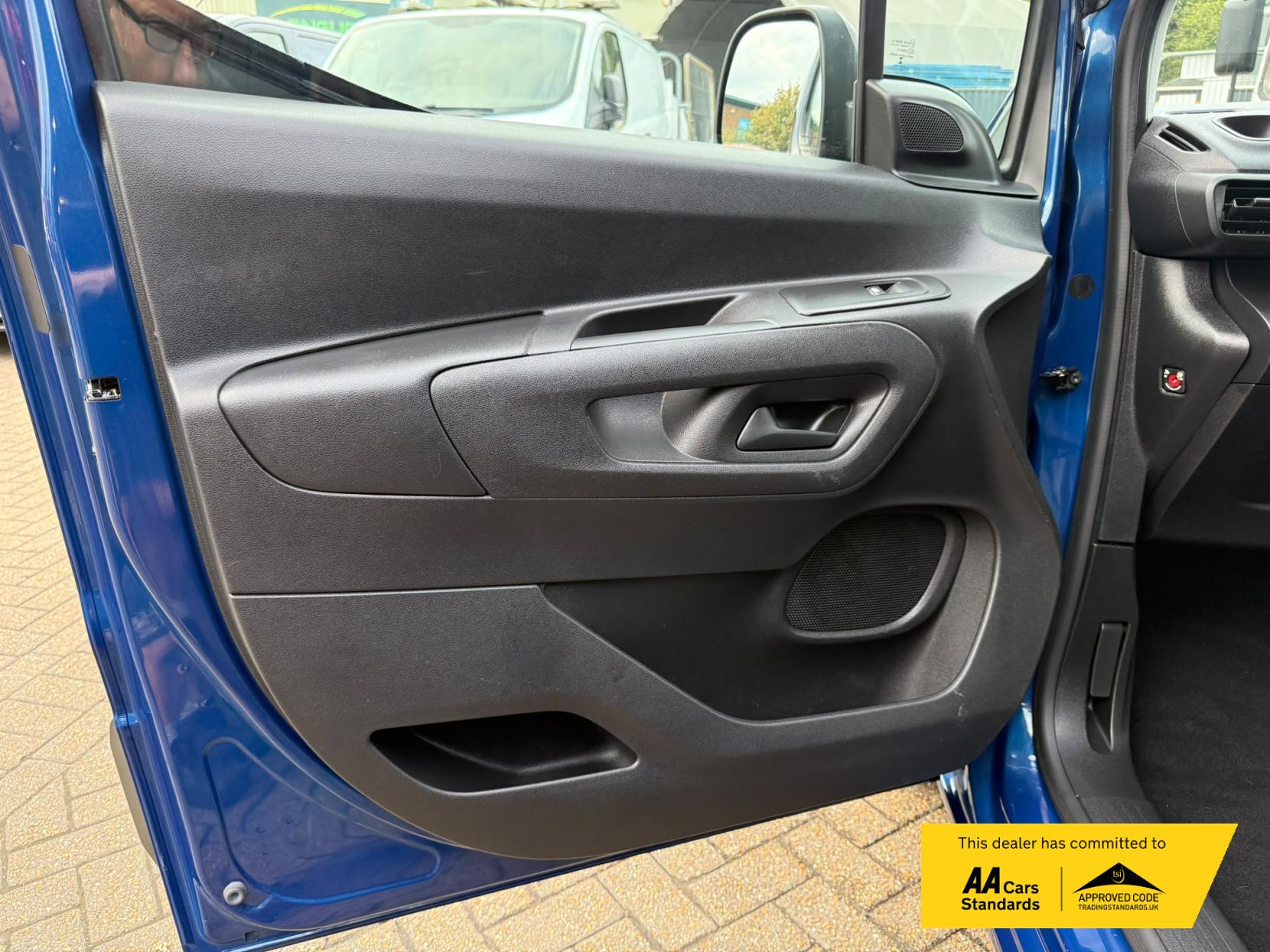 2020 Vauxhall Combo 1.5 Turbo D 2000 Sportive Panel Van 4dr Diesel Manual L1 H1 Euro 6 (s/s) (100 ps) - Thumbnail 29