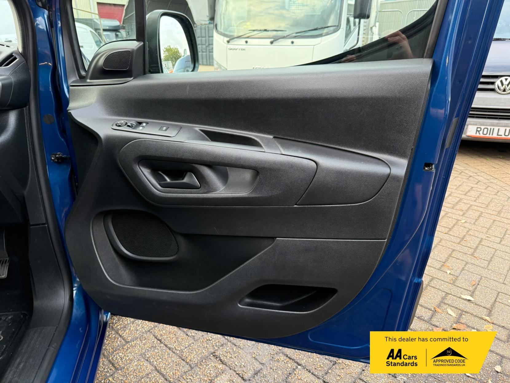 2020 Vauxhall Combo 1.5 Turbo D 2000 Sportive Panel Van 4dr Diesel Manual L1 H1 Euro 6 (s/s) (100 ps) - Thumbnail 57