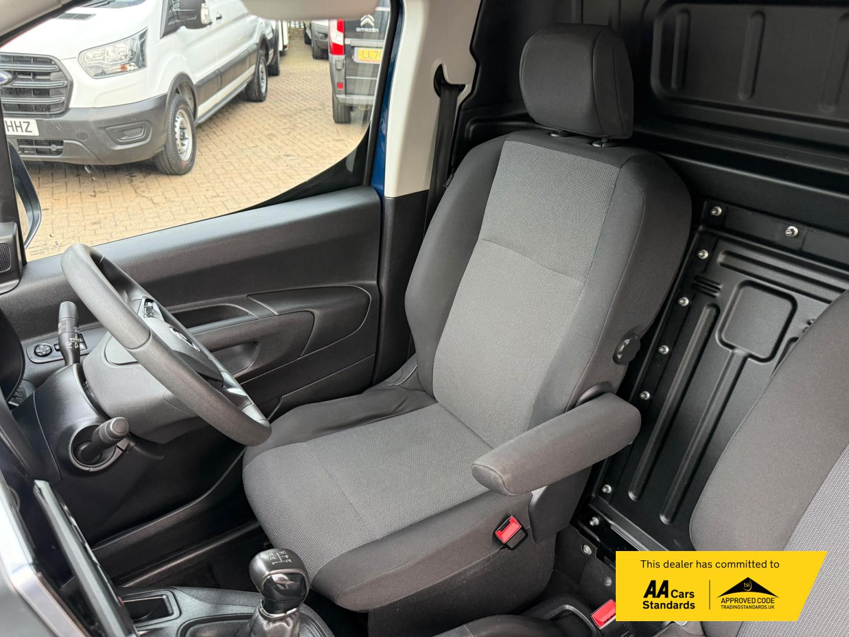 2020 Vauxhall Combo 1.5 Turbo D 2000 Sportive Panel Van 4dr Diesel Manual L1 H1 Euro 6 (s/s) (100 ps) - Thumbnail 21
