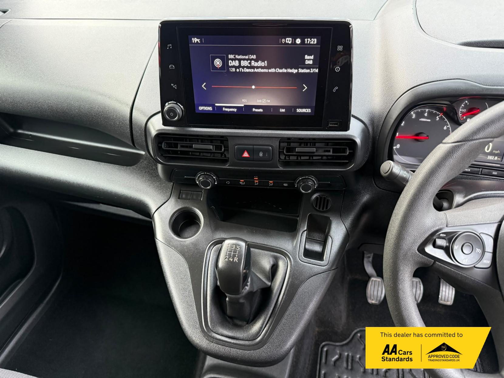 2020 Vauxhall Combo 1.5 Turbo D 2000 Sportive Panel Van 4dr Diesel Manual L1 H1 Euro 6 (s/s) (100 ps) - Thumbnail 33
