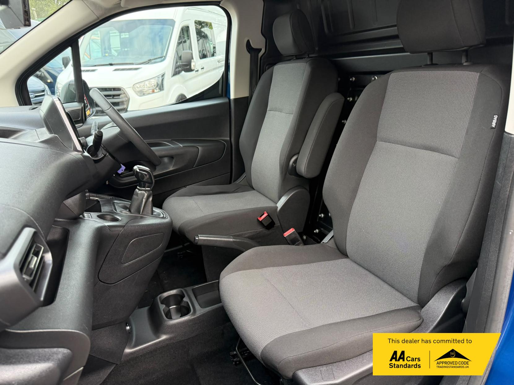 2020 Vauxhall Combo 1.5 Turbo D 2000 Sportive Panel Van 4dr Diesel Manual L1 H1 Euro 6 (s/s) (100 ps) - Thumbnail 24