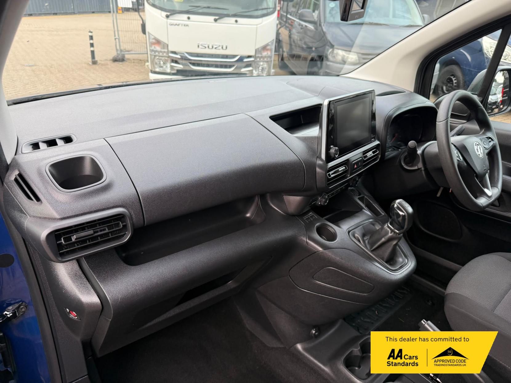 2020 Vauxhall Combo 1.5 Turbo D 2000 Sportive Panel Van 4dr Diesel Manual L1 H1 Euro 6 (s/s) (100 ps) - Thumbnail 31