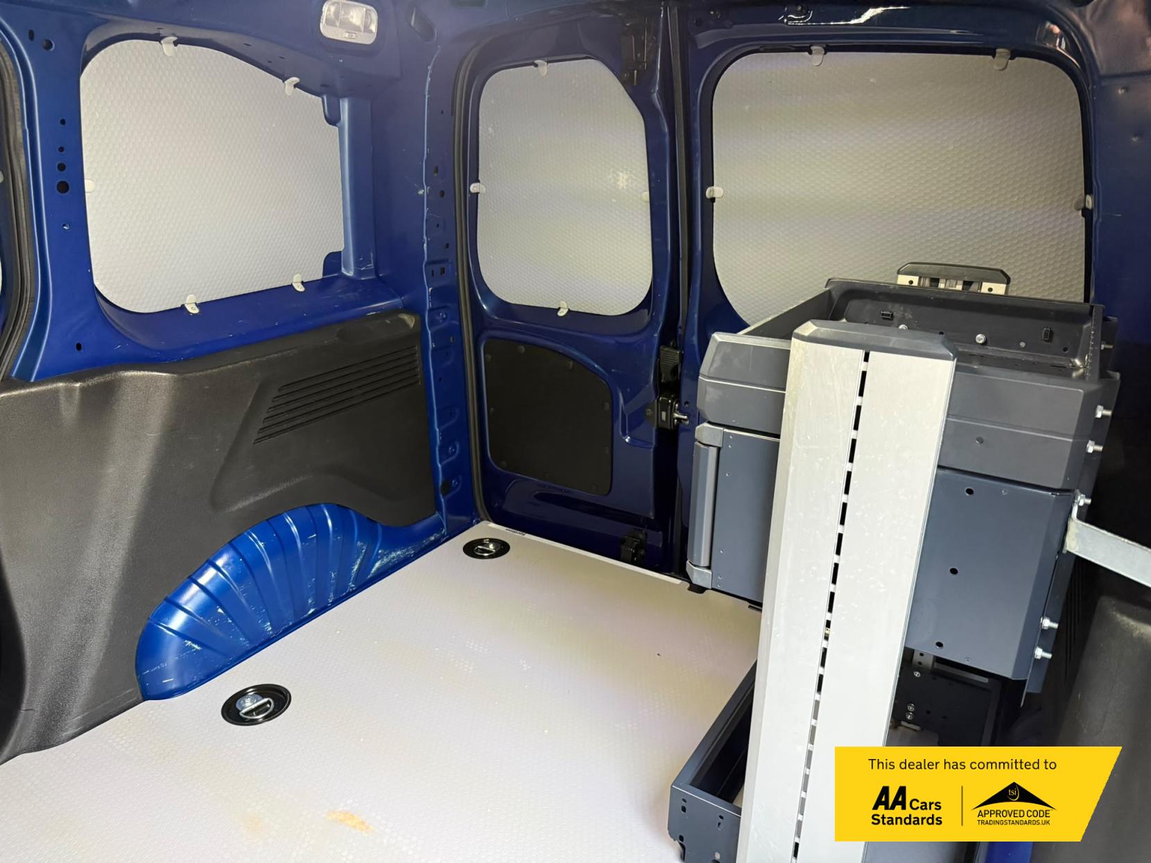 2020 Vauxhall Combo 1.5 Turbo D 2000 Sportive Panel Van 4dr Diesel Manual L1 H1 Euro 6 (s/s) (100 ps) - Thumbnail 20