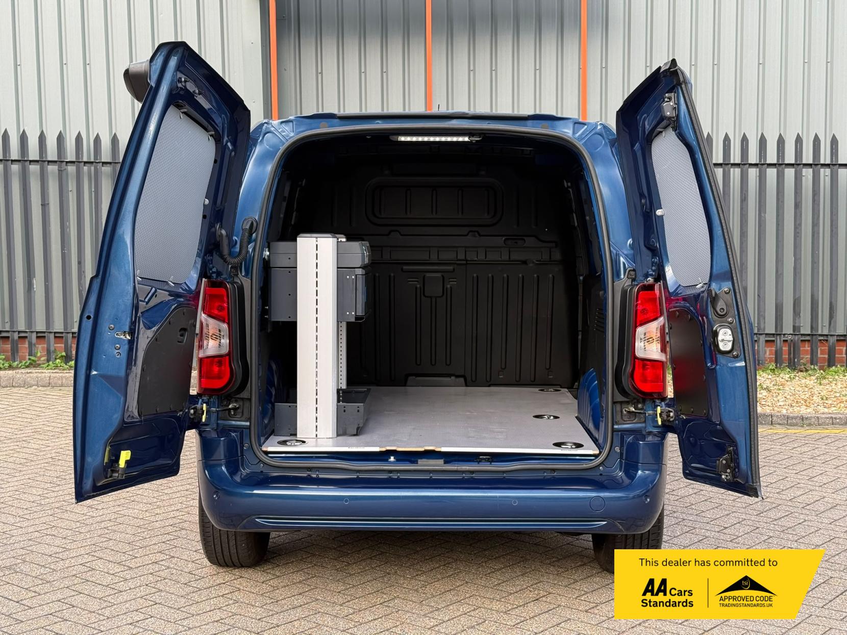 2020 Vauxhall Combo 1.5 Turbo D 2000 Sportive Panel Van 4dr Diesel Manual L1 H1 Euro 6 (s/s) (100 ps) - Thumbnail 11