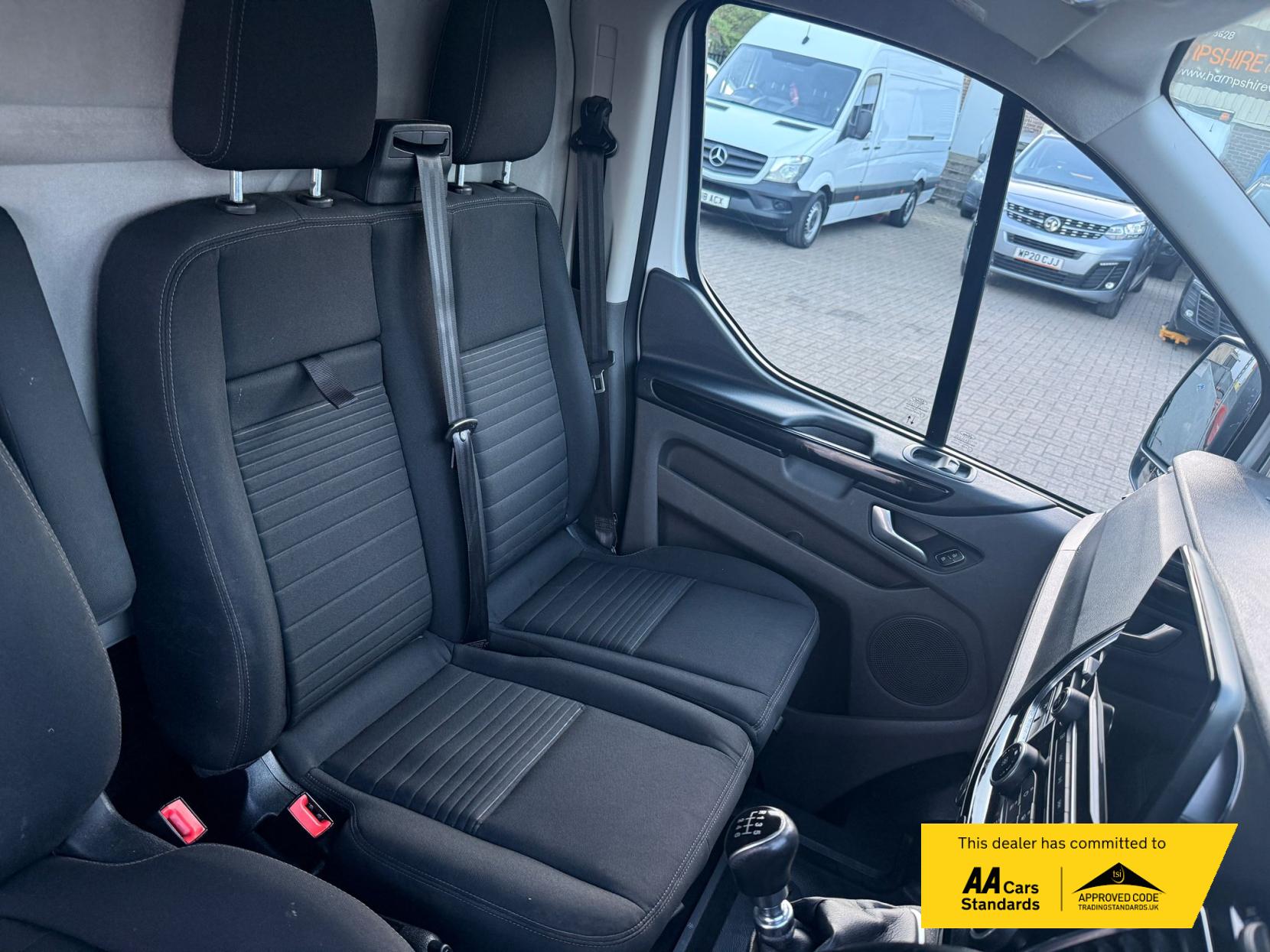 Ford Transit Custom 2.0 300 EcoBlue Limited Panel Van 5dr Diesel Manual L2 H1 Euro 6 (s/s) (130 ps)
