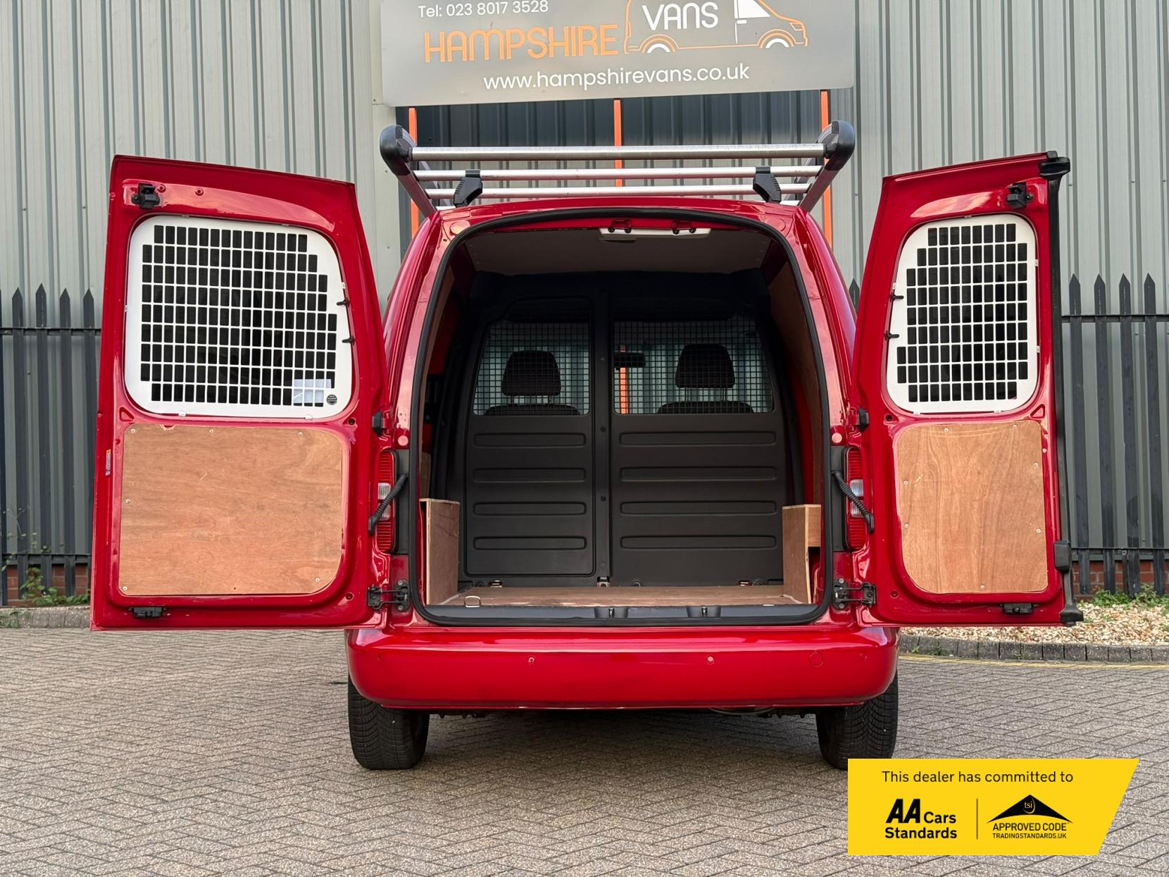 2014 Volkswagen Caddy 1.6 TDI C20 Highline Panel Van 4dr Diesel Manual L1 H1 (149 g/km, 101 bhp) - Thumbnail 11