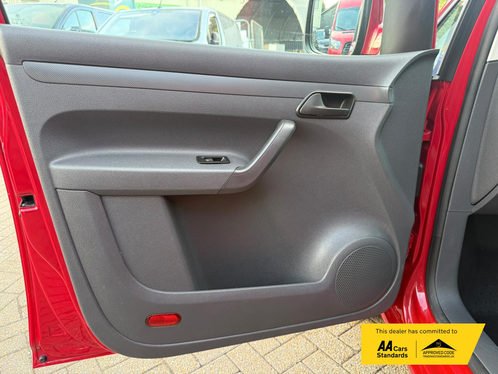 2014 Volkswagen Caddy 1.6 TDI C20 Highline Panel Van 4dr Diesel Manual L1 H1 (149 g/km, 101 bhp) - Thumbnail 25