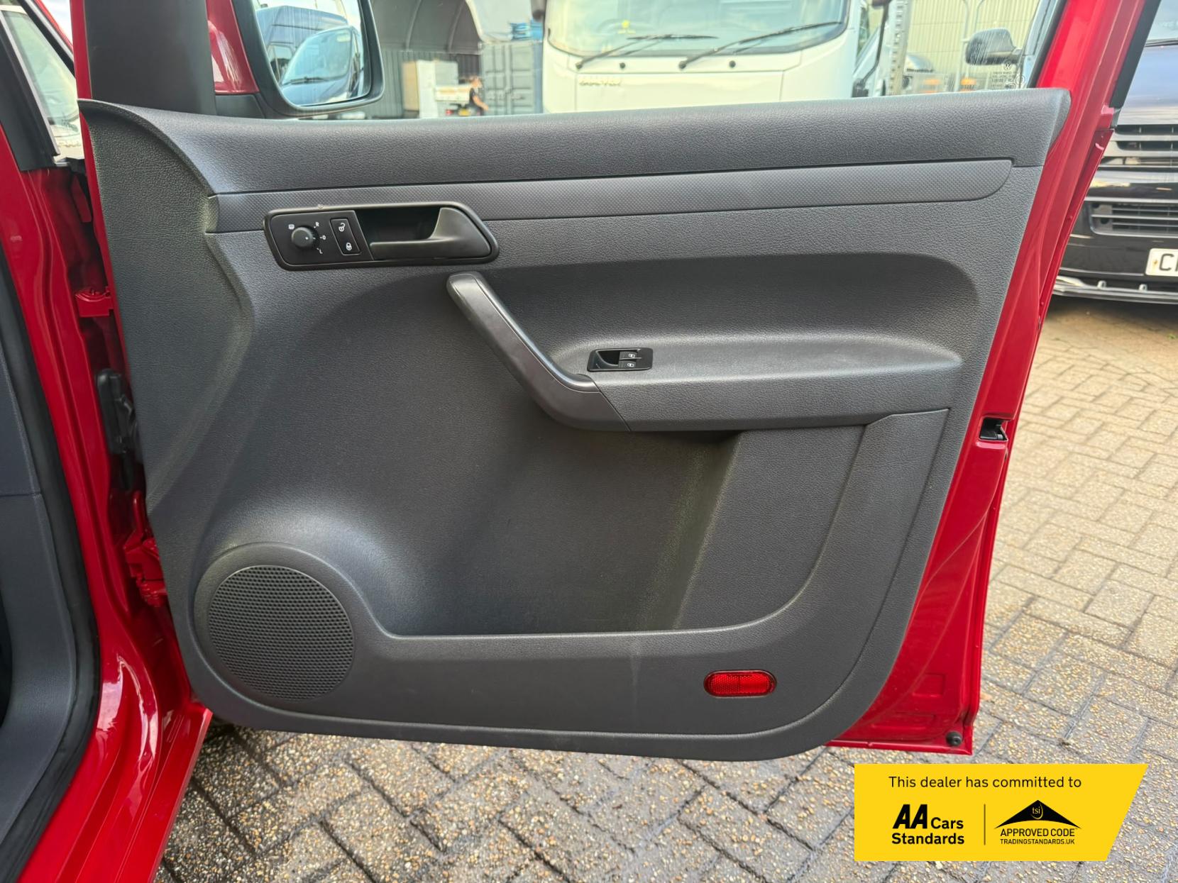 2014 Volkswagen Caddy 1.6 TDI C20 Highline Panel Van 4dr Diesel Manual L1 H1 (149 g/km, 101 bhp) - Thumbnail 50