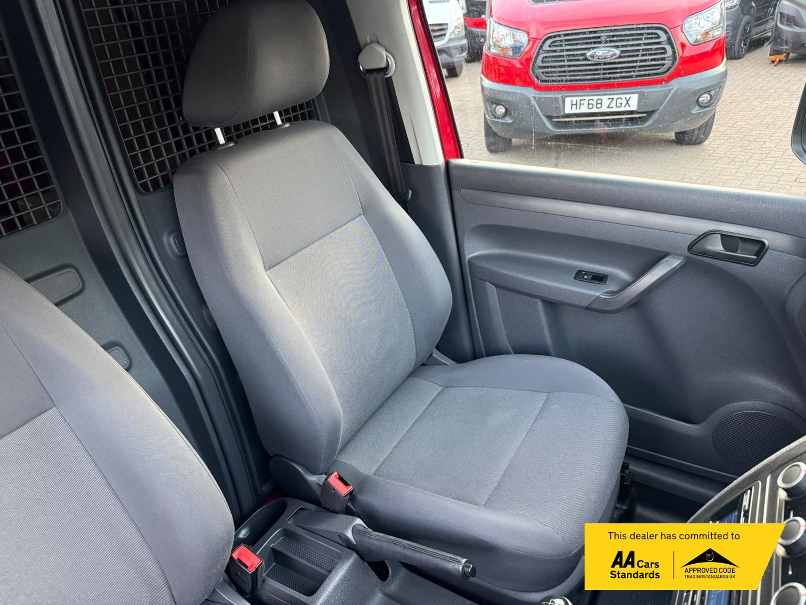 2014 Volkswagen Caddy 1.6 TDI C20 Highline Panel Van 4dr Diesel Manual L1 H1 (149 g/km, 101 bhp) - Thumbnail 18