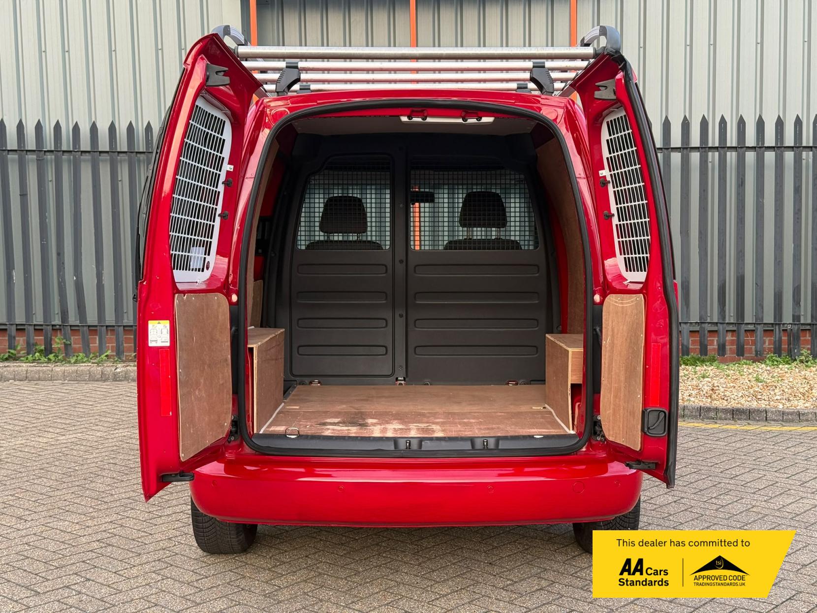 2014 Volkswagen Caddy 1.6 TDI C20 Highline Panel Van 4dr Diesel Manual L1 H1 (149 g/km, 101 bhp) - Thumbnail 10