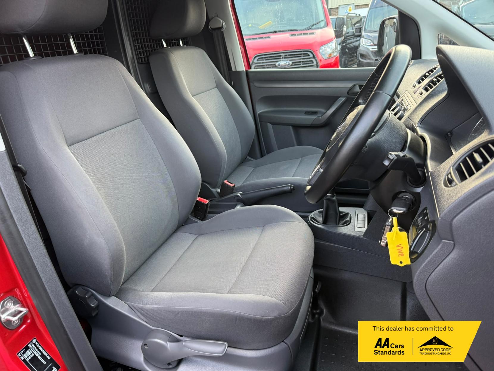 2014 Volkswagen Caddy 1.6 TDI C20 Highline Panel Van 4dr Diesel Manual L1 H1 (149 g/km, 101 bhp) - Thumbnail 17