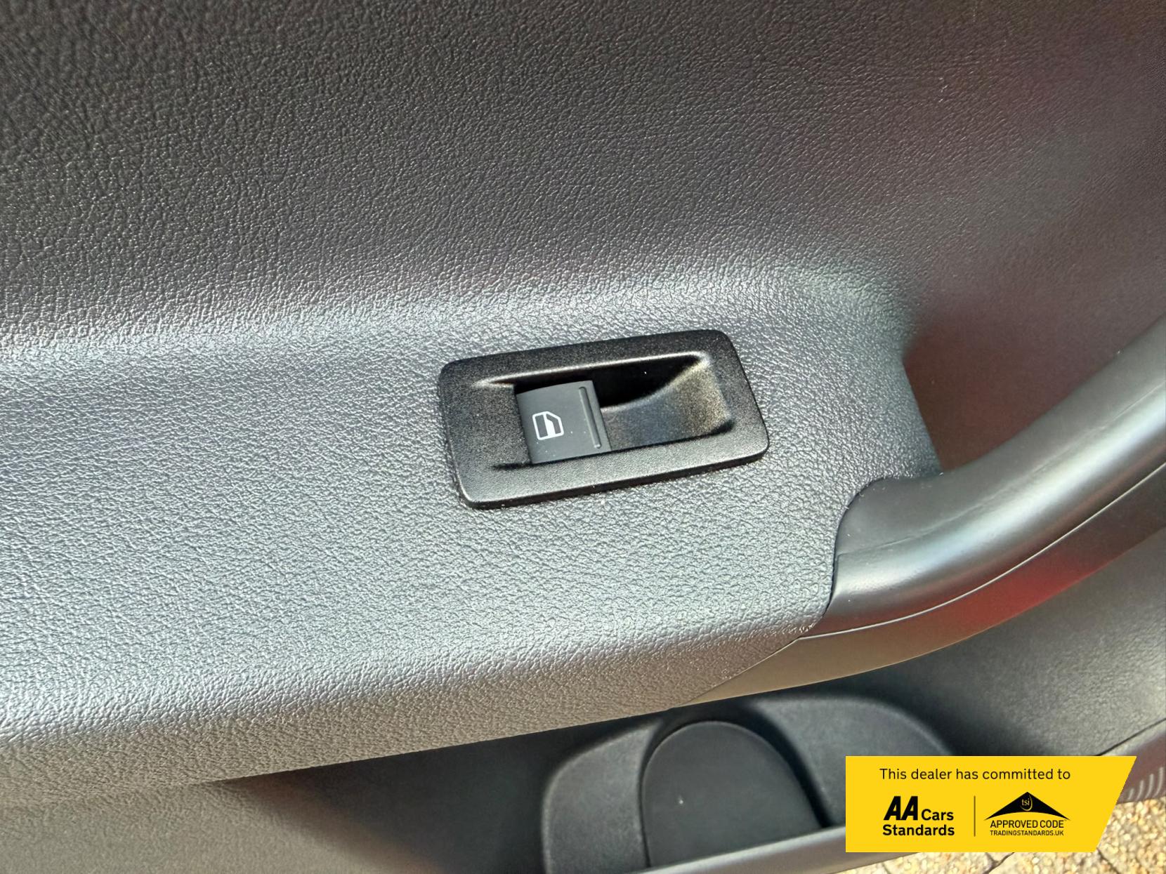 2014 Volkswagen Caddy 1.6 TDI C20 Highline Panel Van 4dr Diesel Manual L1 H1 (149 g/km, 101 bhp) - Thumbnail 26