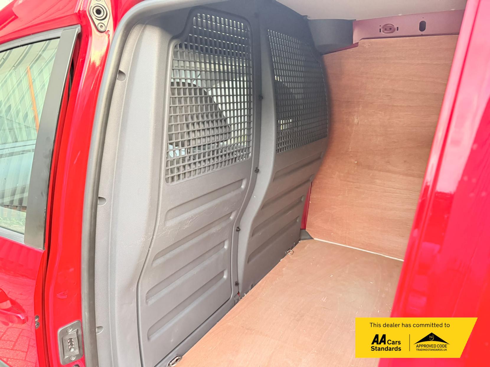 2014 Volkswagen Caddy 1.6 TDI C20 Highline Panel Van 4dr Diesel Manual L1 H1 (149 g/km, 101 bhp) - Thumbnail 15