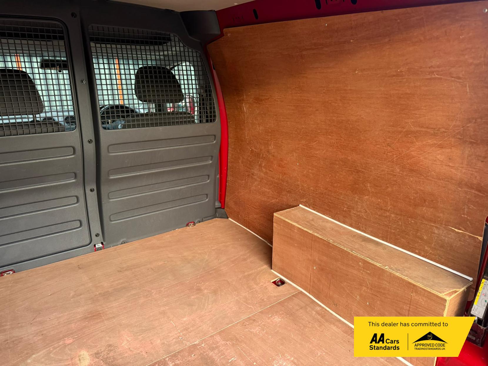 2014 Volkswagen Caddy 1.6 TDI C20 Highline Panel Van 4dr Diesel Manual L1 H1 (149 g/km, 101 bhp) - Thumbnail 14