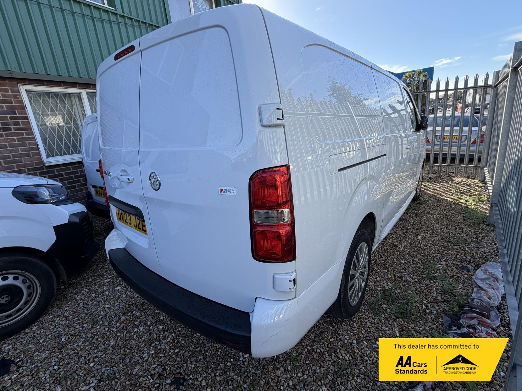 2023 Vauxhall Vivaro 1.5 Turbo D 2900 Pro Panel Van 6dr Diesel Manual L2 H1 Euro 6 (s/s) (100 ps) - Thumbnail 4
