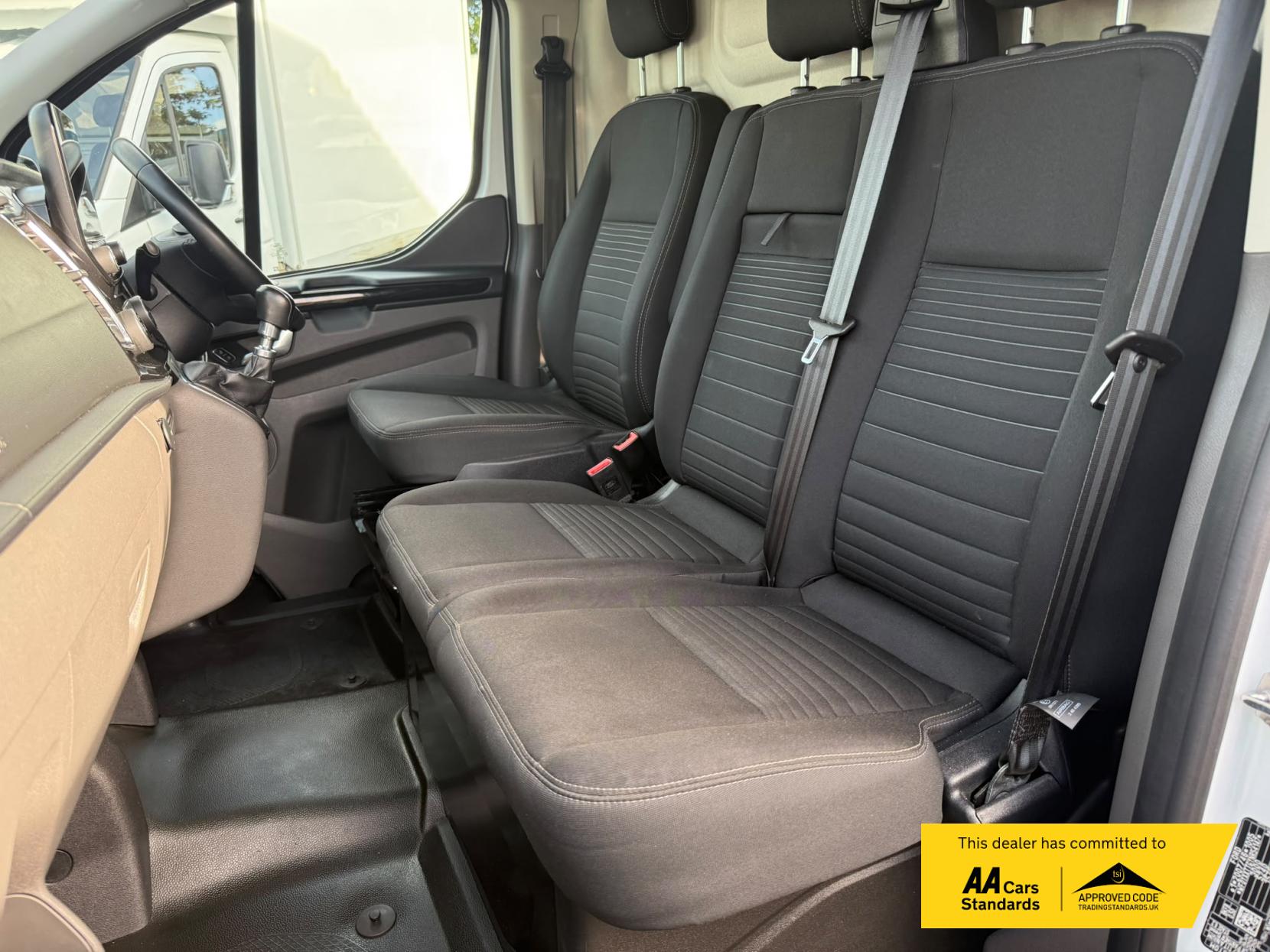 2023 Ford Transit Custom 2.0 300 EcoBlue Limited Panel Van 5dr Diesel Manual L1 H1 Euro 6 (s/s) (130 ps) - Thumbnail 23