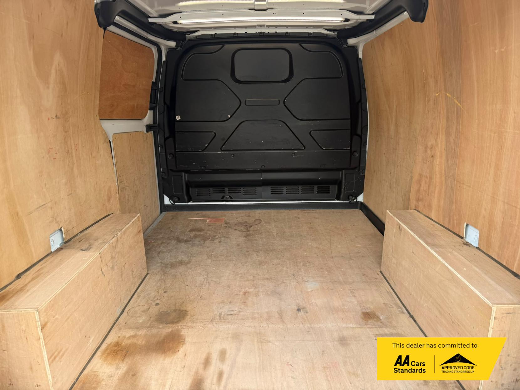 2023 Ford Transit Custom 2.0 300 EcoBlue Limited Panel Van 5dr Diesel Manual L1 H1 Euro 6 (s/s) (130 ps) - Thumbnail 15