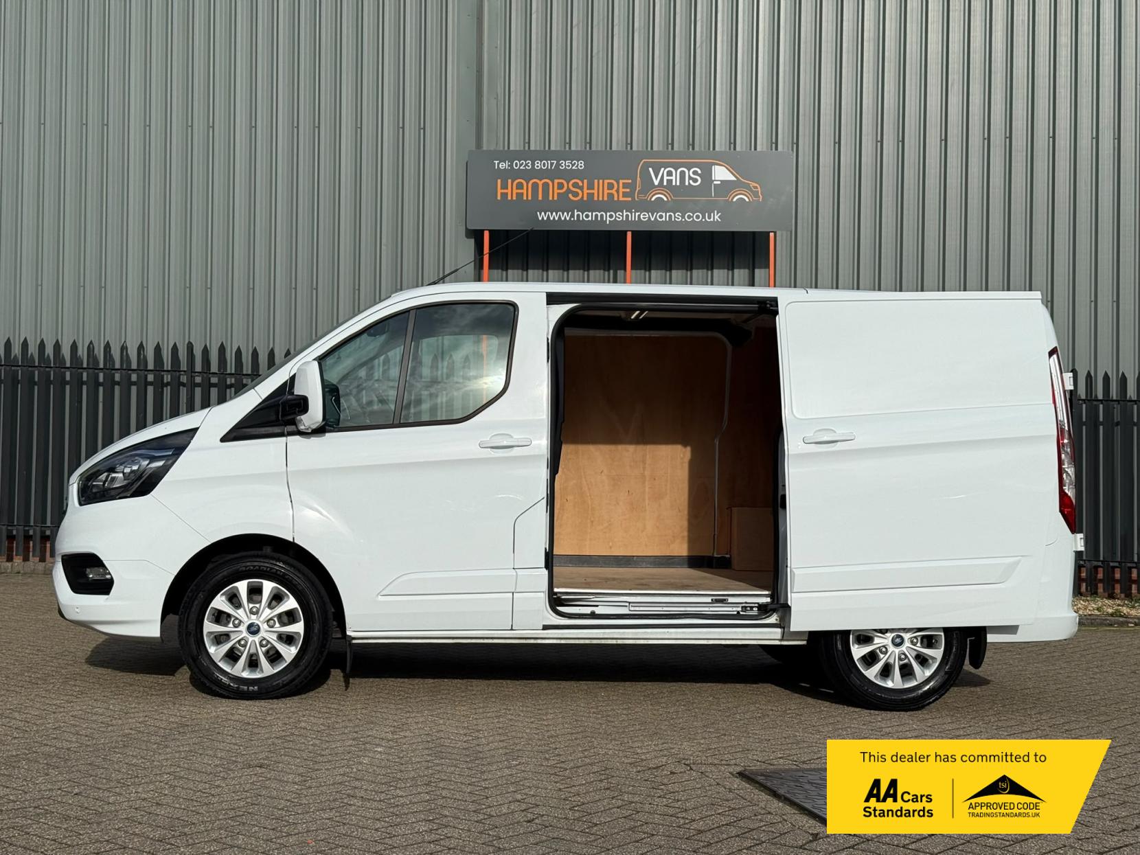 2023 Ford Transit Custom 2.0 300 EcoBlue Limited Panel Van 5dr Diesel Manual L1 H1 Euro 6 (s/s) (130 ps) - Thumbnail 6