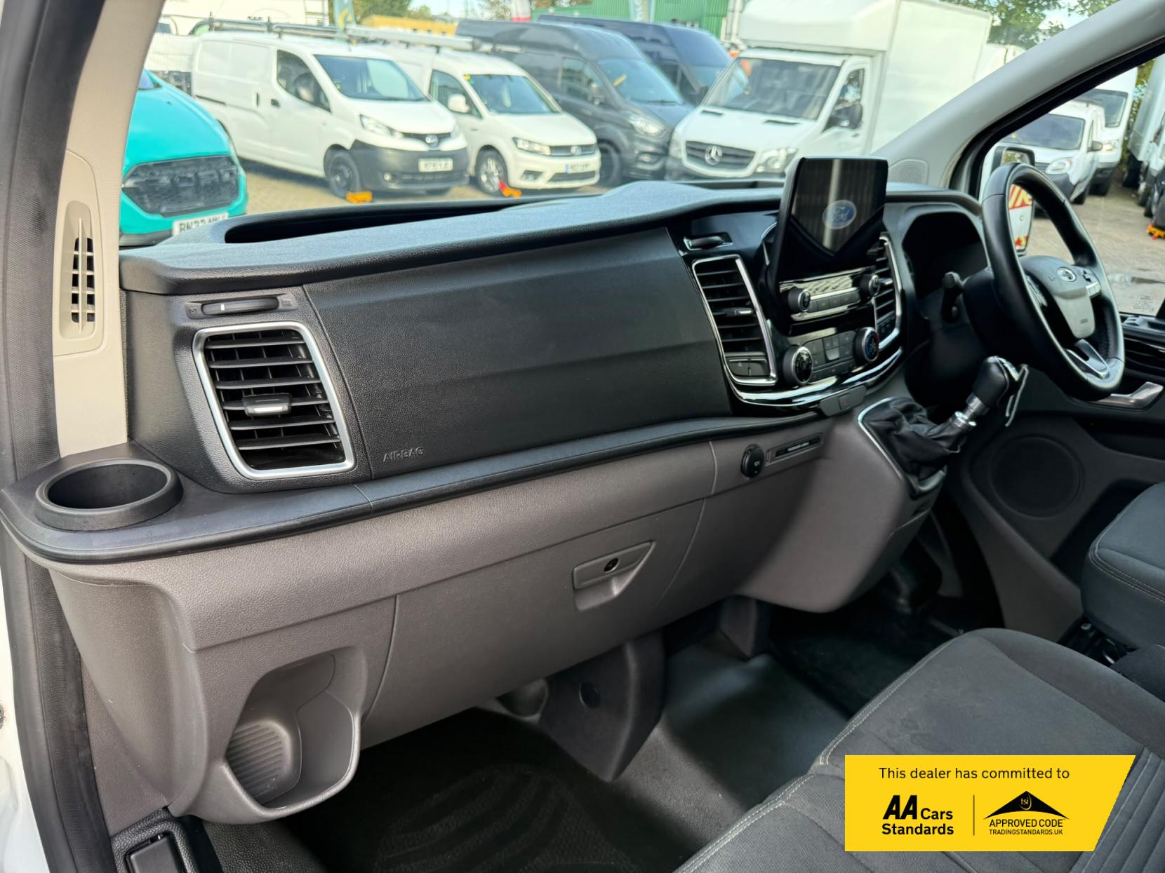 2023 Ford Transit Custom 2.0 300 EcoBlue Limited Panel Van 5dr Diesel Manual L1 H1 Euro 6 (s/s) (130 ps) - Thumbnail 27