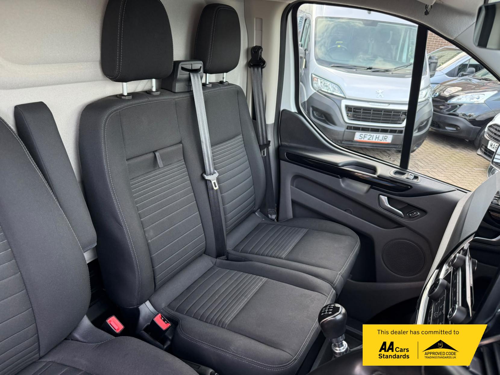 2023 Ford Transit Custom 2.0 300 EcoBlue Limited Panel Van 5dr Diesel Manual L1 H1 Euro 6 (s/s) (130 ps) - Thumbnail 21