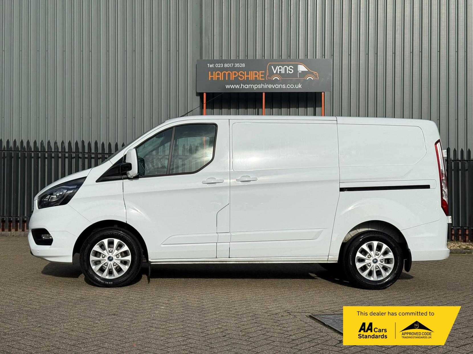 2023 Ford Transit Custom 2.0 300 EcoBlue Limited Panel Van 5dr Diesel Manual L1 H1 Euro 6 (s/s) (130 ps) - Thumbnail 5