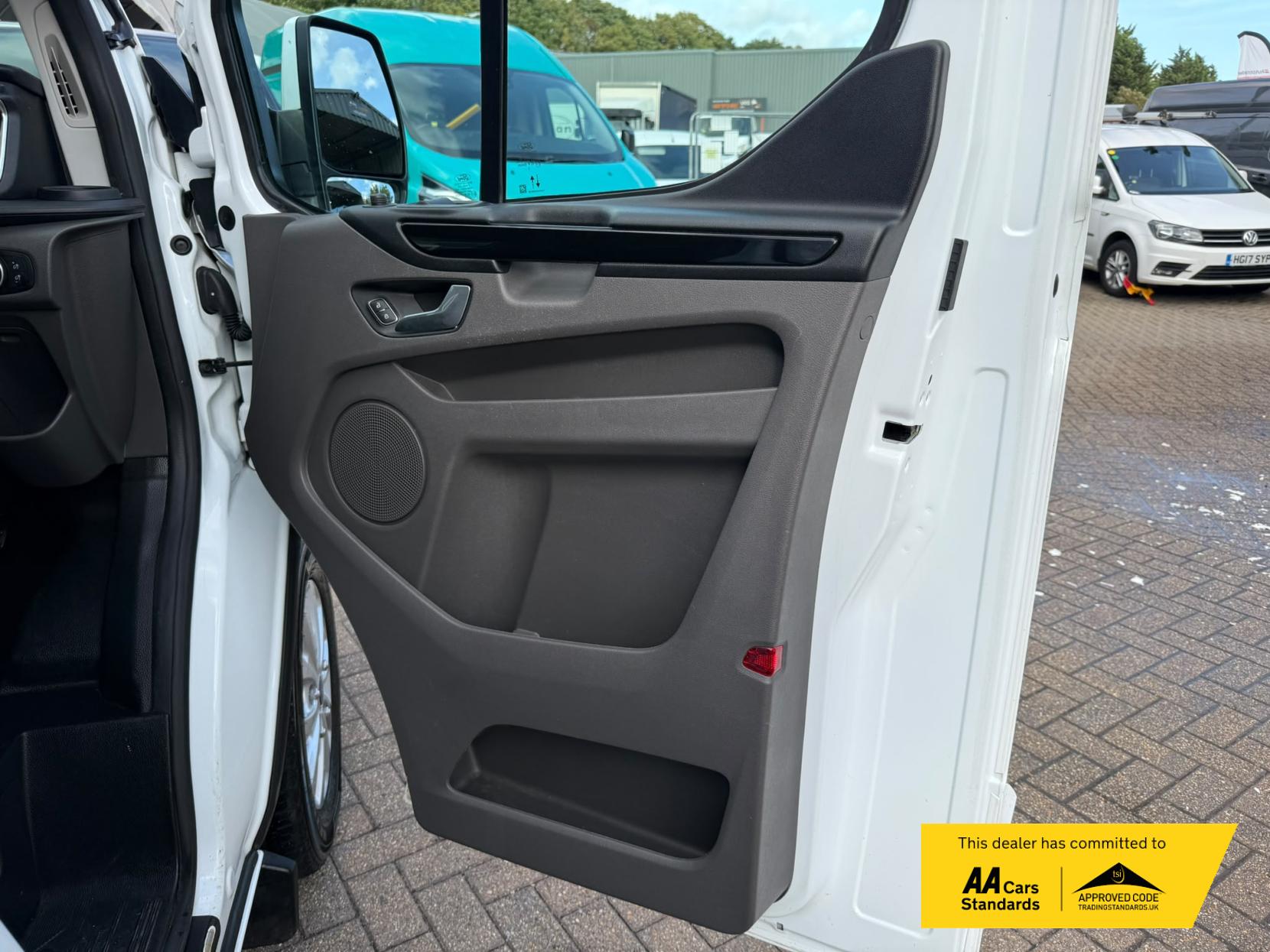 2023 Ford Transit Custom 2.0 300 EcoBlue Limited Panel Van 5dr Diesel Manual L1 H1 Euro 6 (s/s) (130 ps) - Thumbnail 58