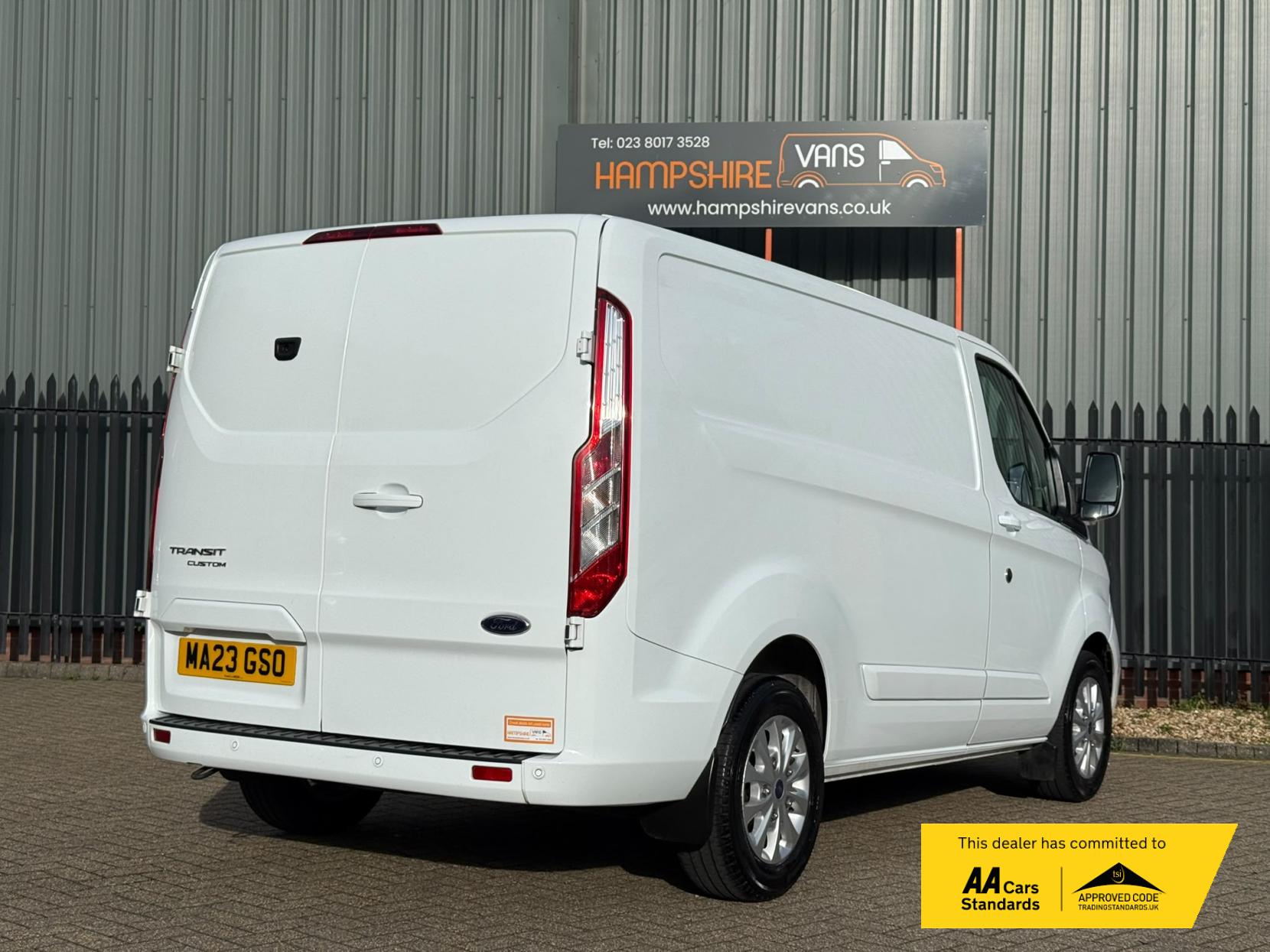 2023 Ford Transit Custom 2.0 300 EcoBlue Limited Panel Van 5dr Diesel Manual L1 H1 Euro 6 (s/s) (130 ps) - Thumbnail 3