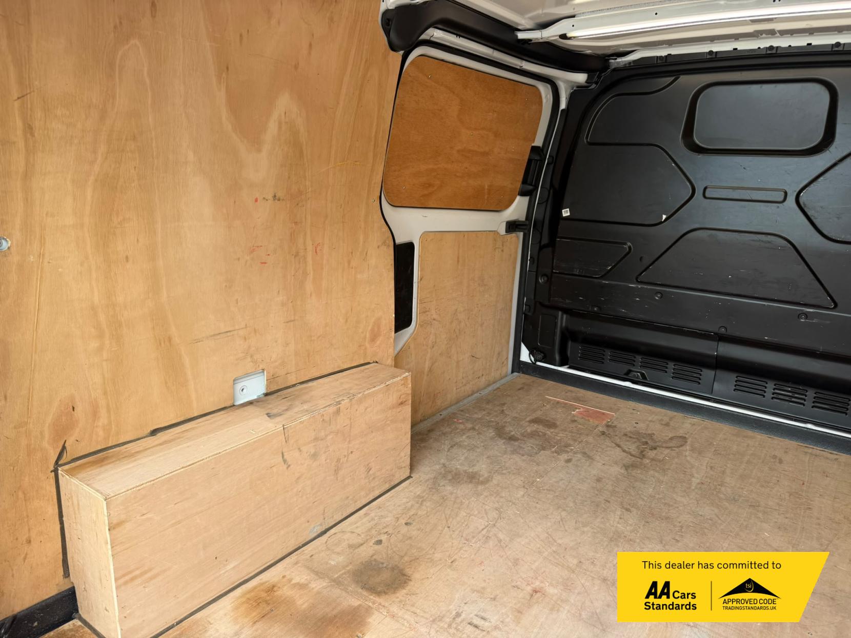 2023 Ford Transit Custom 2.0 300 EcoBlue Limited Panel Van 5dr Diesel Manual L1 H1 Euro 6 (s/s) (130 ps) - Thumbnail 14